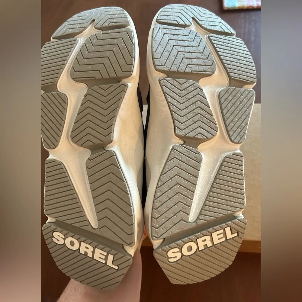 NWT Sorel Kinetic Women’s Boots - Picture 5 of 6